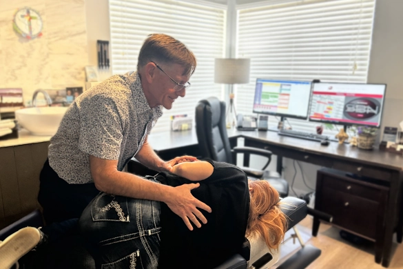 Chiropractor Neptune Beach FL Thomas Kiska Adjusting Patient